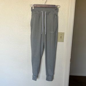 Size xs. Brand:NVGTN jogger.